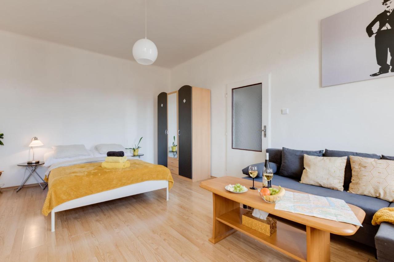 Sunshine Apartment Near The City Center Prague Exterior photo