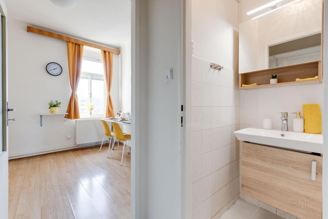 Sunshine Apartment Near The City Center Prague Exterior photo