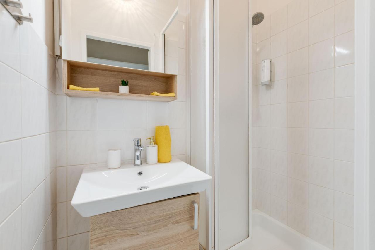 Sunshine Apartment Near The City Center Prague Exterior photo